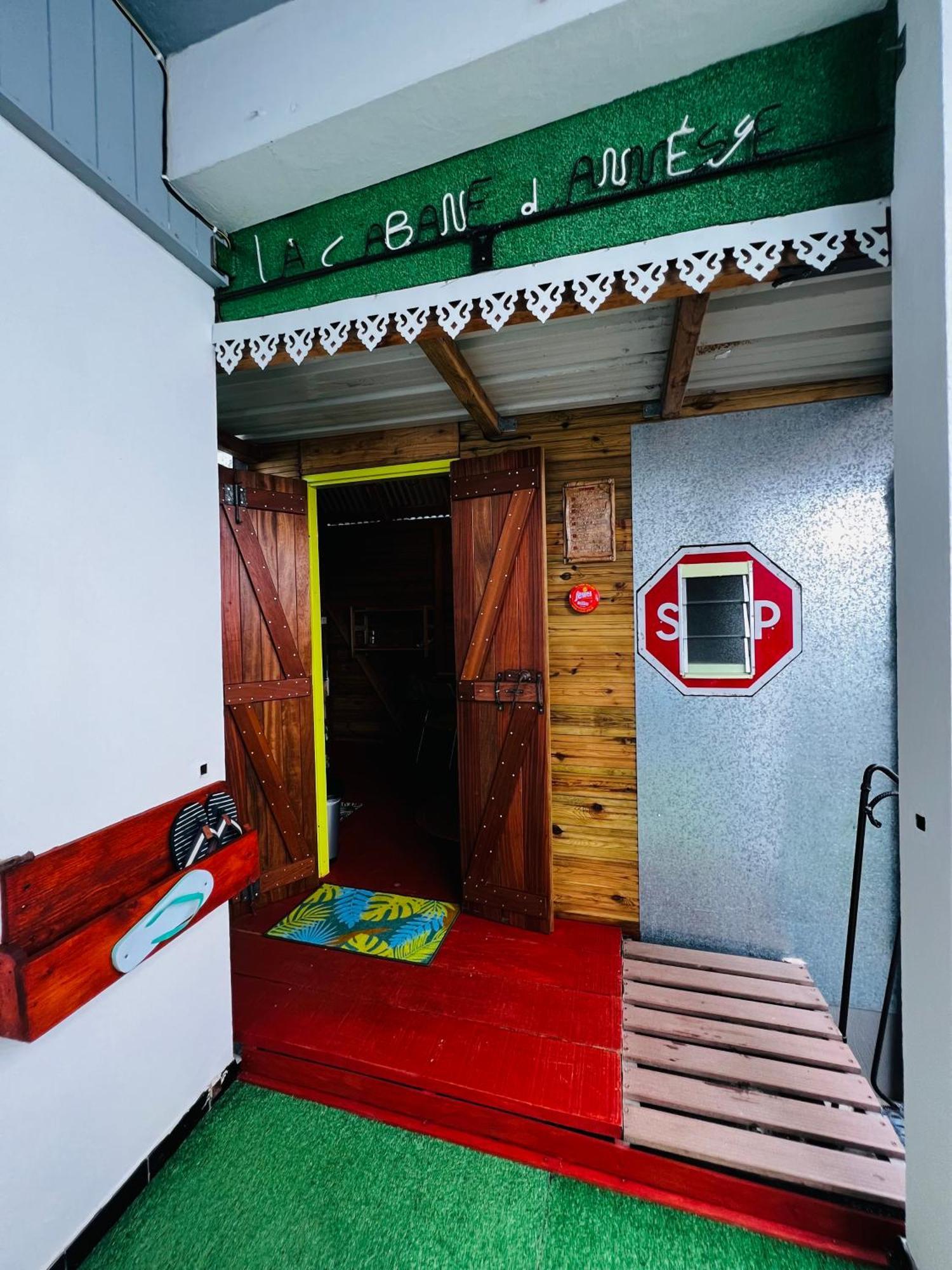 La Cabane D'Annesy Sainte-Suzanne Luaran gambar